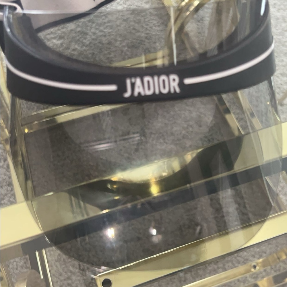 Use Christian Dior visor - Picture 6 of 8
